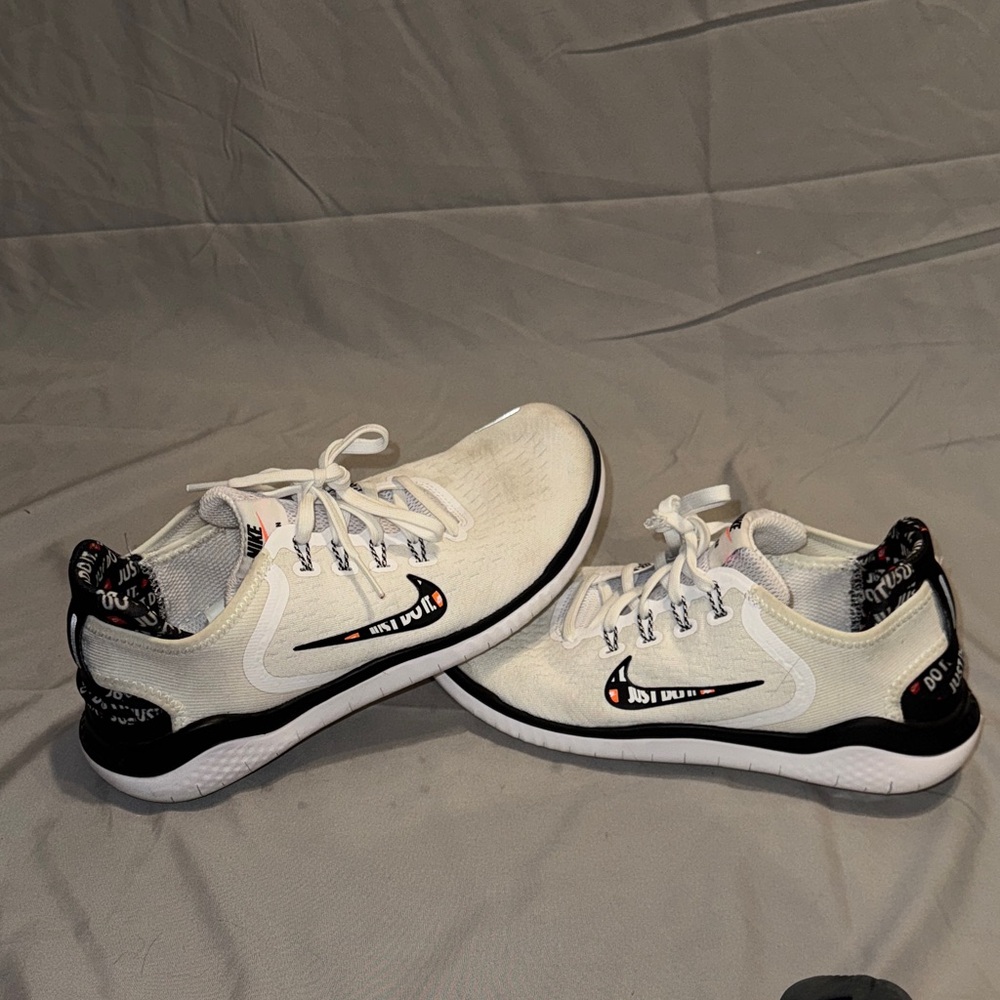 Nike Women’s White and Black Lace-Up Sneakers - Picture 4 of 7